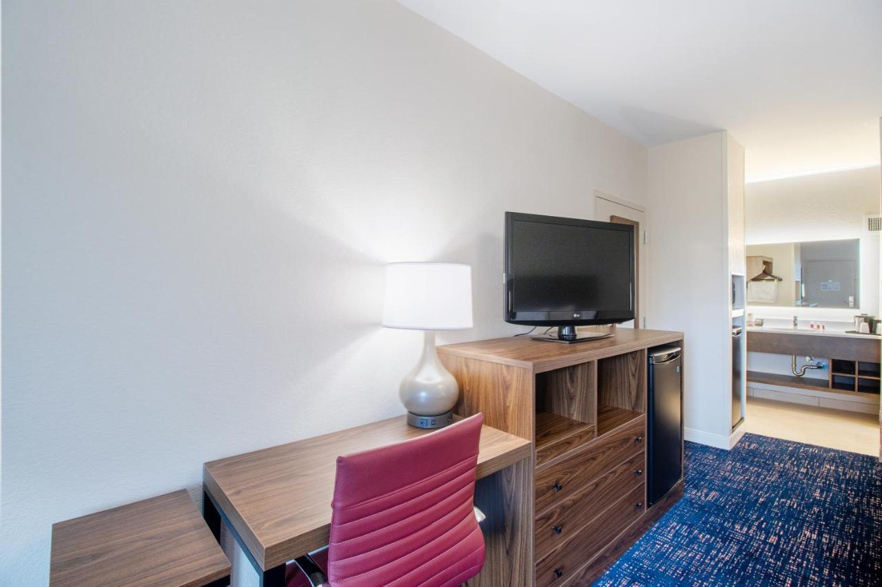 Econo Lodge Inn&Suites Foley Extérieur photo